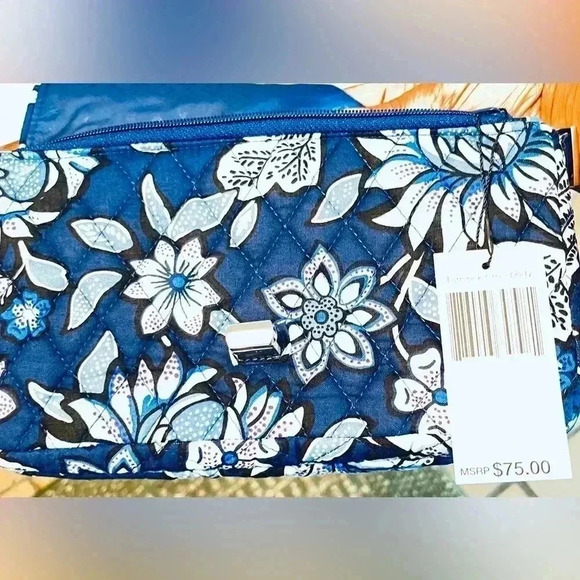 🆕
VERA BRADLEY NAVY BLUE TURNLOCK CROSSBODY BAG - Picture 8 of 11